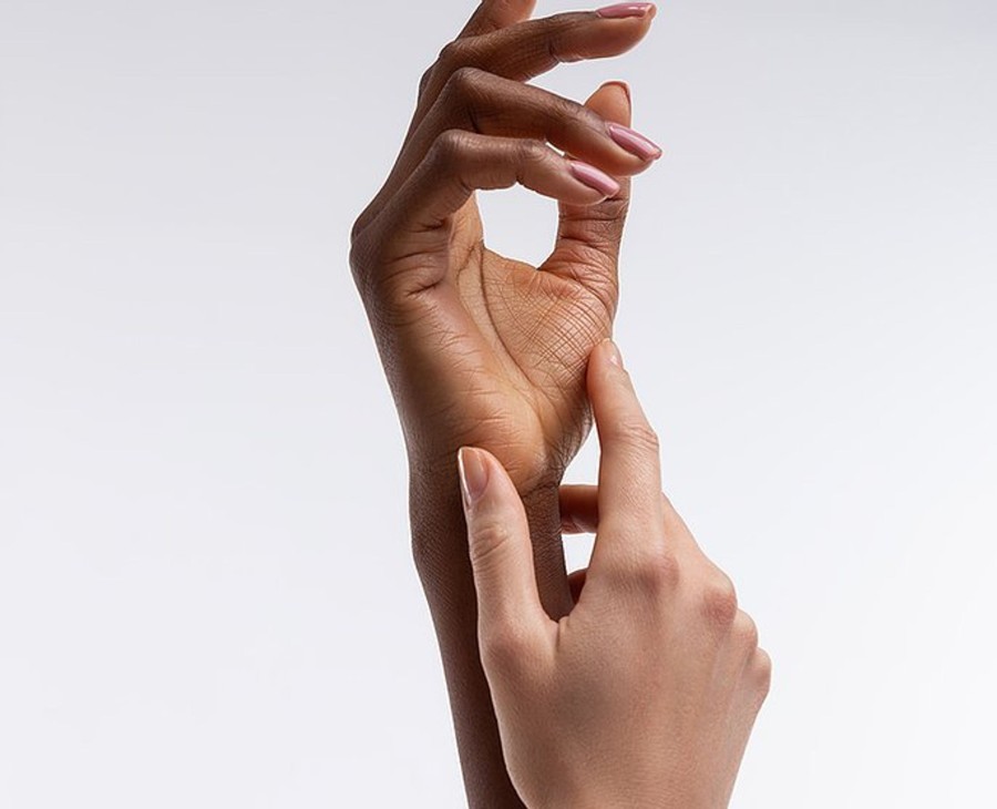 L'OU Skincare Pretty Fingers Nail Oil Hot